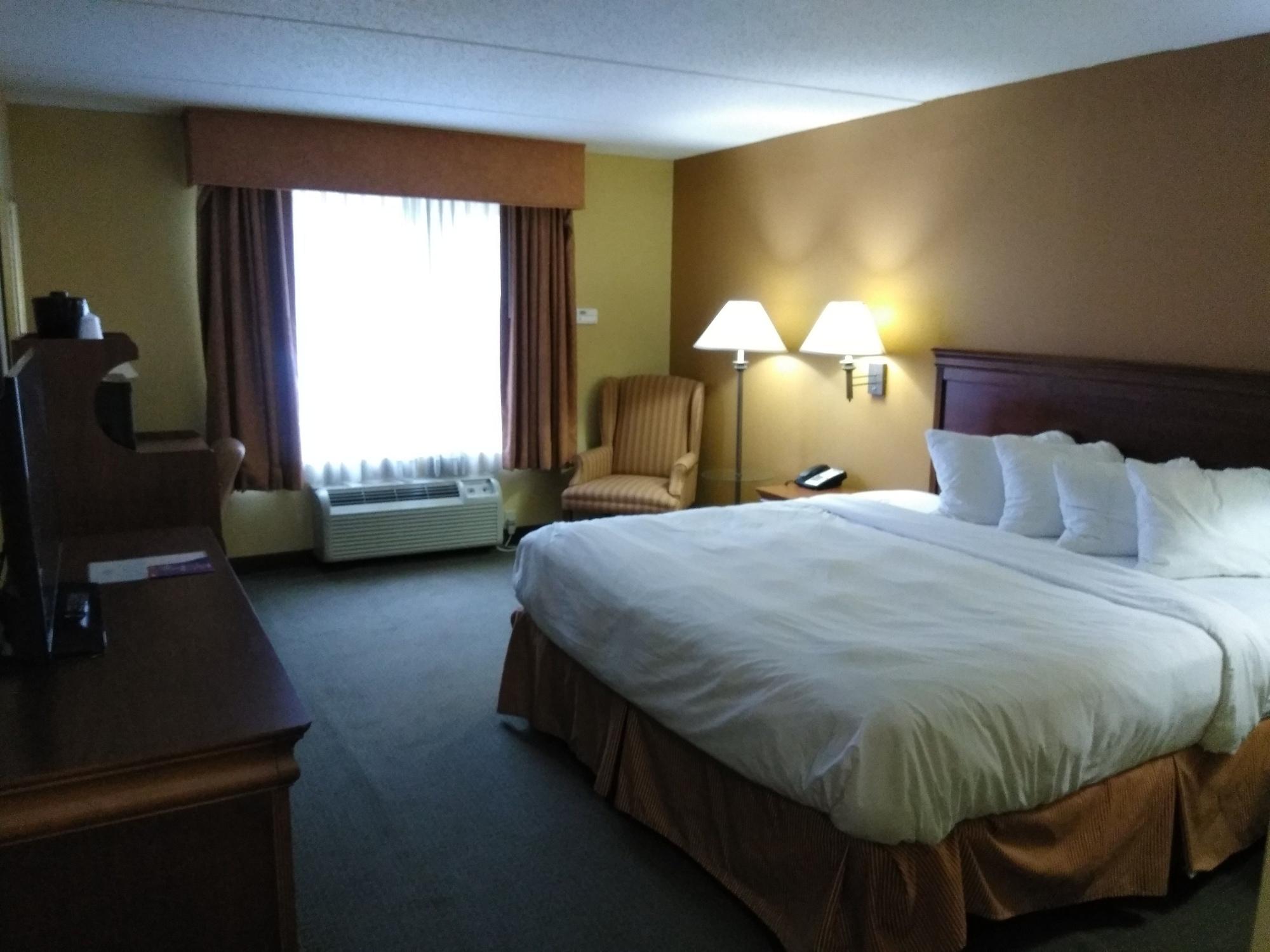 Hotel Baymont By Wyndham Clinton Exterior foto